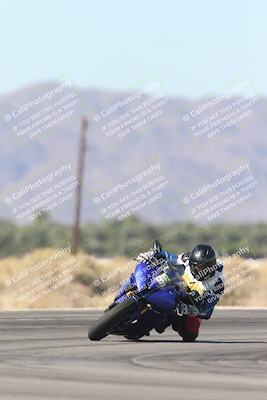 media/Oct-30-2025-Racers Edge (Thu) [[dabbdaf680]]/3-B Group/Session 4 Turn 16/